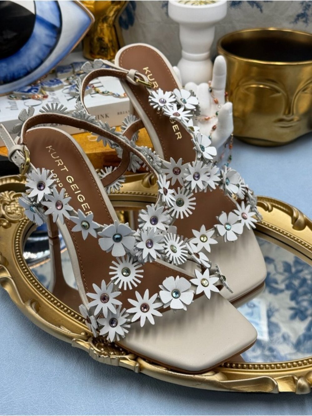 🆕 KURT GEIGER LONDON 🧿 NWOB Flower Sandal, White Cutout 3D Flowers - Sz 37 US7